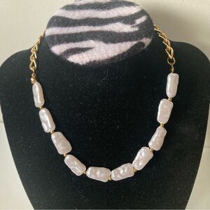 Elegant Gold and White faux pearl preloved Necklace